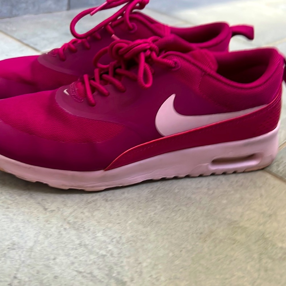 Nike Air Max Thea Women’s Sneakers – Pink, Size 7.5, Excellent Condition